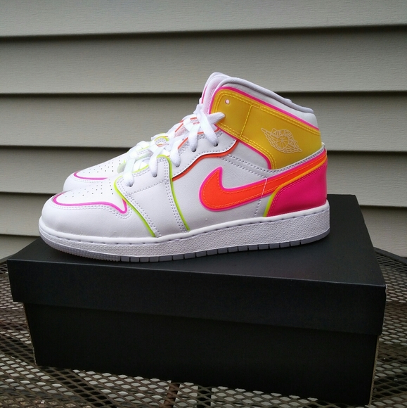 Air Jordan 1 Mid Edge Glow Sneakers - Picture 4 of 8